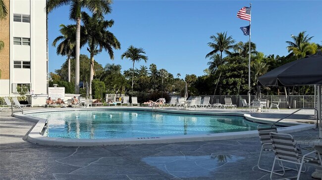 Building Photo - 3040 NE 16th Ave