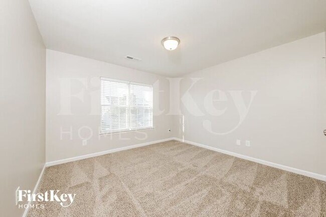 Building Photo - 3929 Creekmoore Dr