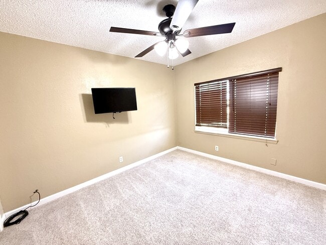 Building Photo - 1654 Ponderosa Rd