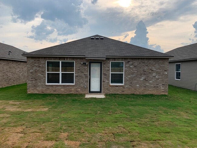 Building Photo - Now Pre-Leasing — Spacious 4 Bed, 2 Bath Home in Tucker Farms!