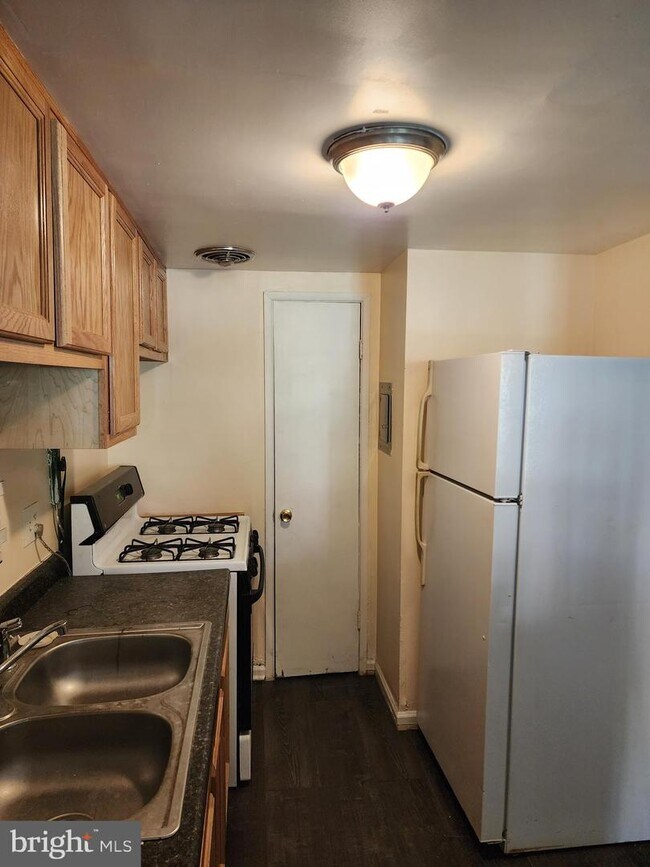 Building Photo - 7155 Donnell Pl