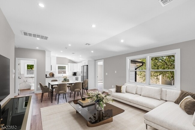 Building Photo - 715 Evans St