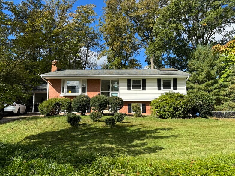 front - 1013 Mountfort Ct SW