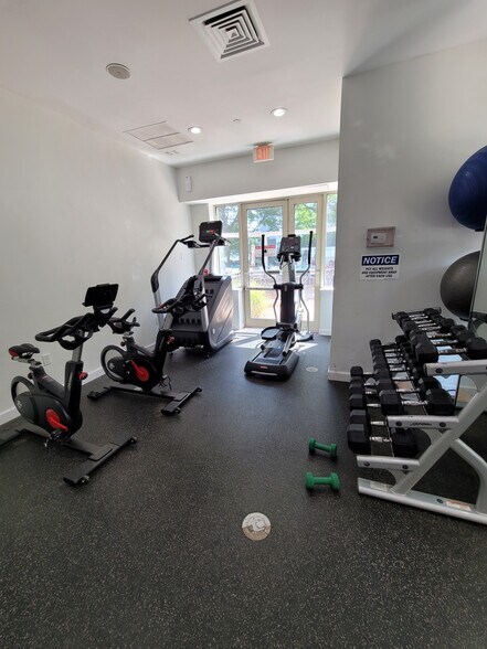 Building Photo - 20 2ND St