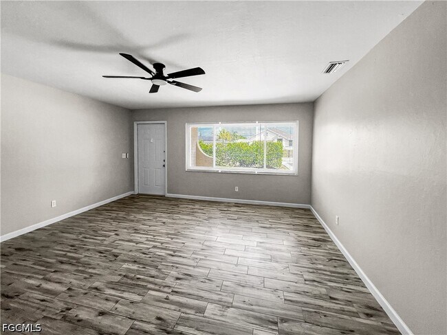 Building Photo - 18660 Miami Blvd