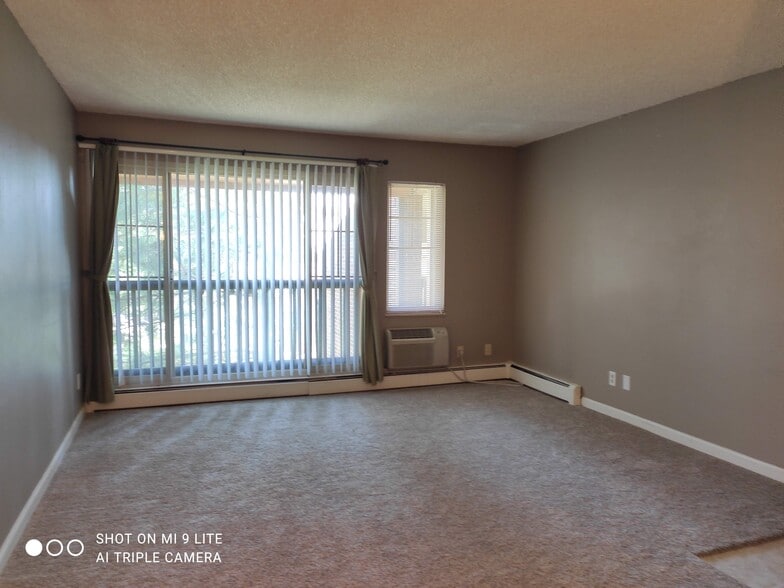 Primary Photo - 850 W Moorhead Cir