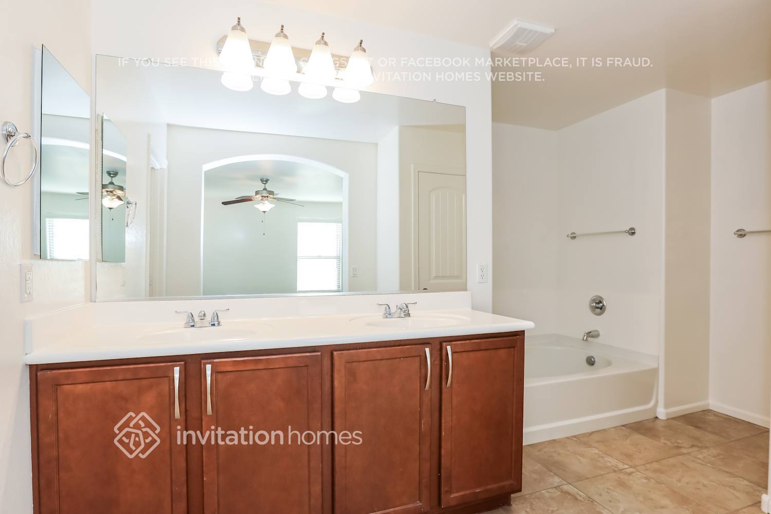 Building Photo - 1391 S Ponderosa Dr