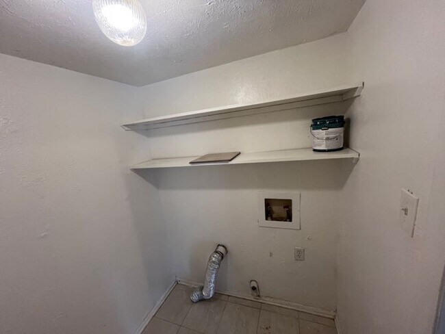 Building Photo - 3979 Crayrich Cir