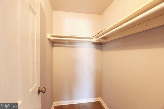 Building Photo - 4393 Pembrook Village Dr