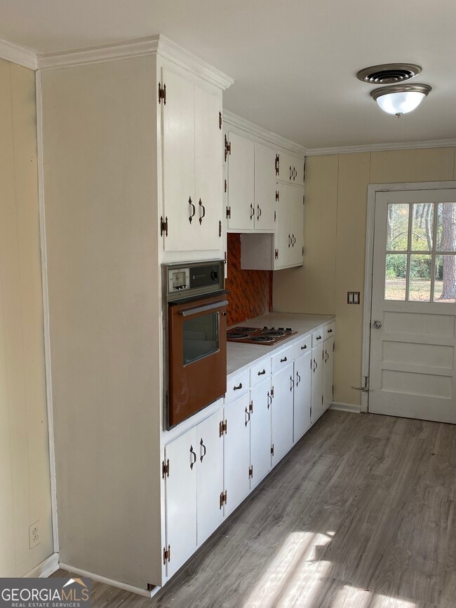 Building Photo - 374 E Monroe Ave