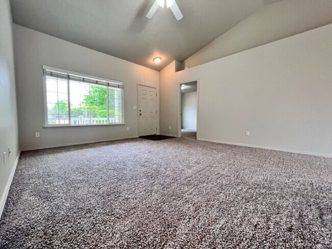 Building Photo - Beautiful single level home in Meridian with Community Pool!!