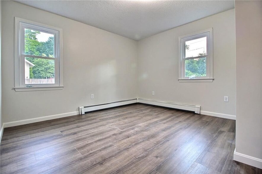 Building Photo - 208 Winnapaug Rd