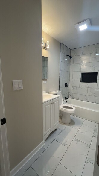 Building Photo - 2808 Searles Ave