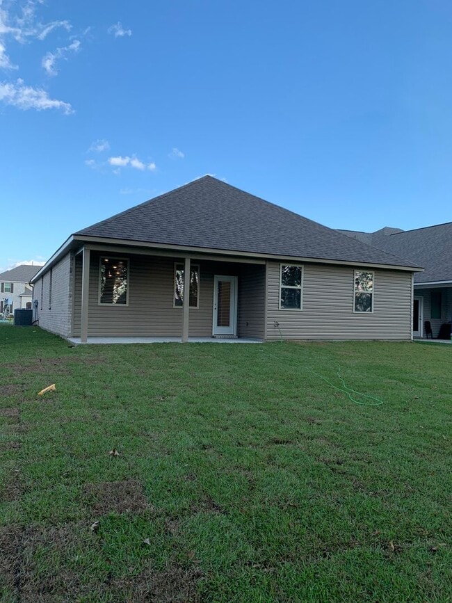 Building Photo - 4BR in Gonzales!