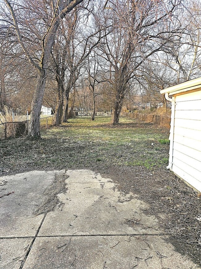 Building Photo - Spacious Ranch Home