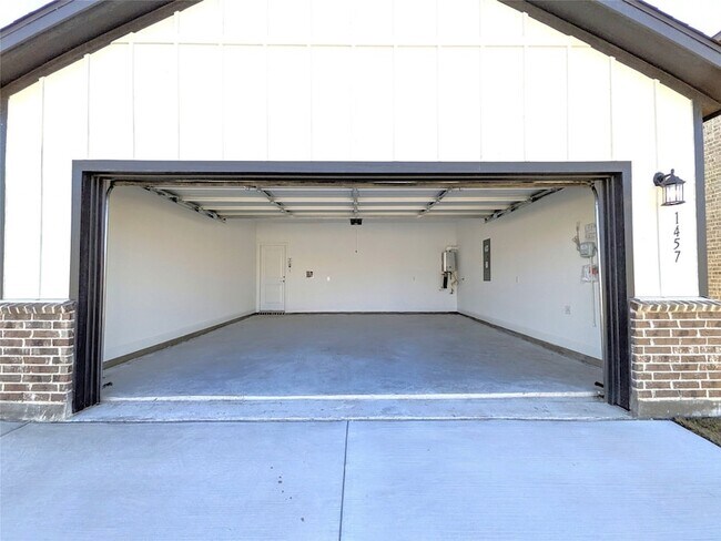 Building Photo - 1457 Ranchero Rodeo Rd