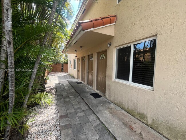 Building Photo - 1419 SW 22nd Ave