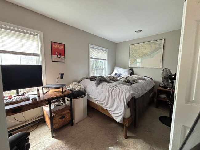 Building Photo - Available 8/15. Renovated 4 BR Home Downtown!