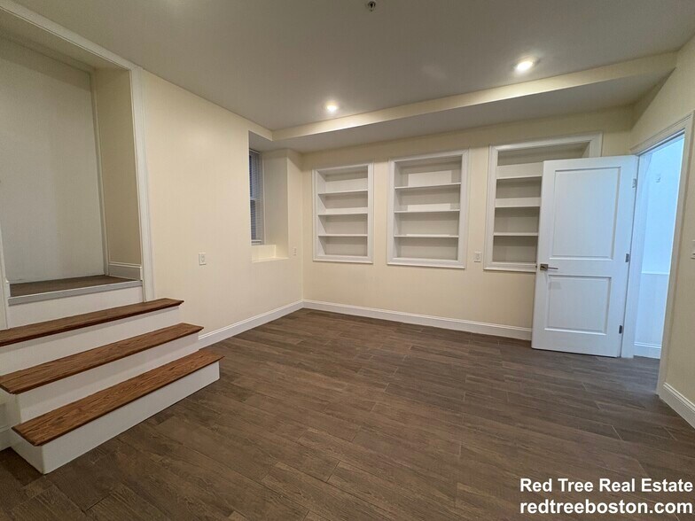 Building Photo - 1616 Beacon St