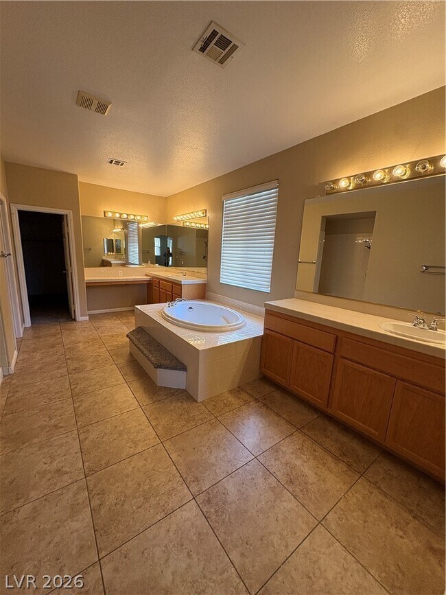 Building Photo - 8804 Glenistar Gate Ave