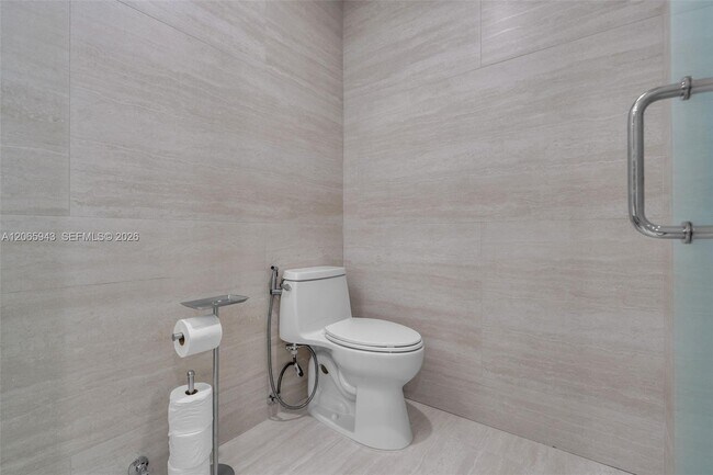 Building Photo - 151 Crandon Blvd