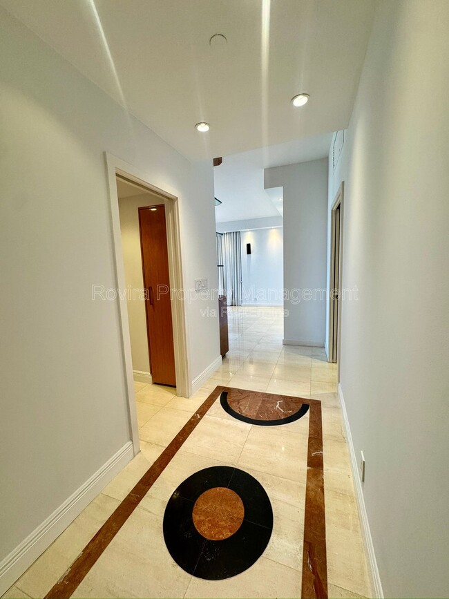 Building Photo - 19667 Turnberry Way