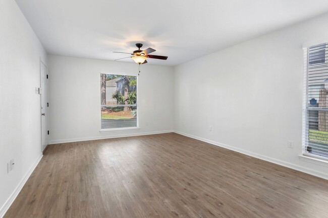 Building Photo - LSU 1 Bedroom UPDATED Condo for Lease