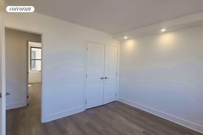 Building Photo - 45 W 81st St