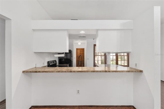 Building Photo - 8305 SW 46 Ln