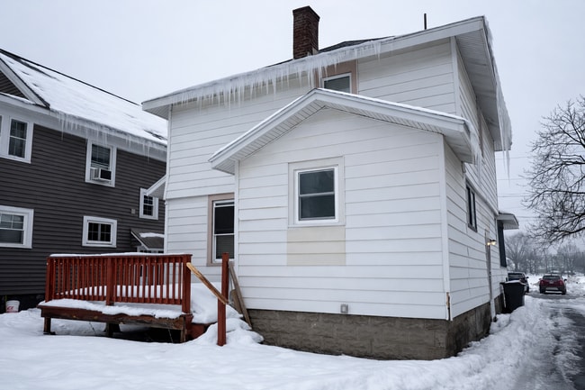 Building Photo - Large 4 bedroom home across from Franklyn Field.