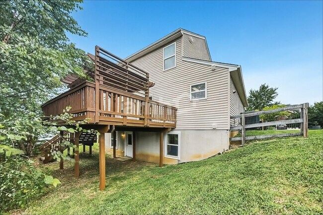Building Photo - 2044 Woodmere Ct