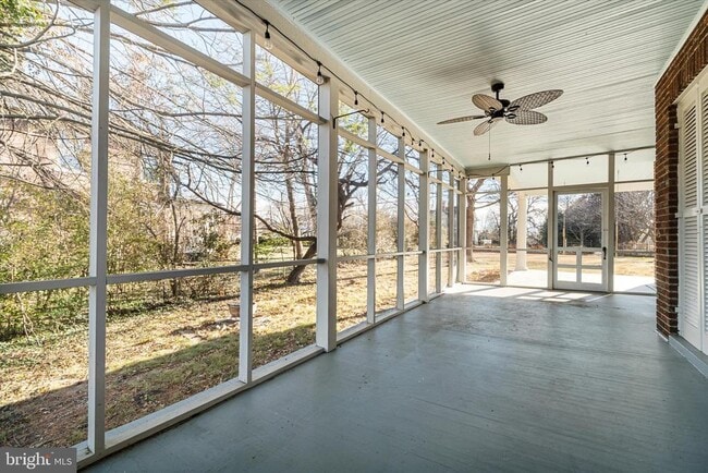 Building Photo - 311 W Main St