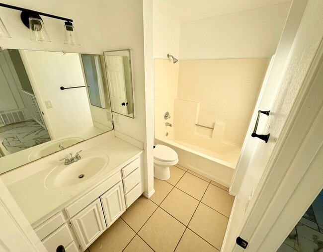 Building Photo - Beautiful cul-de-sac Home