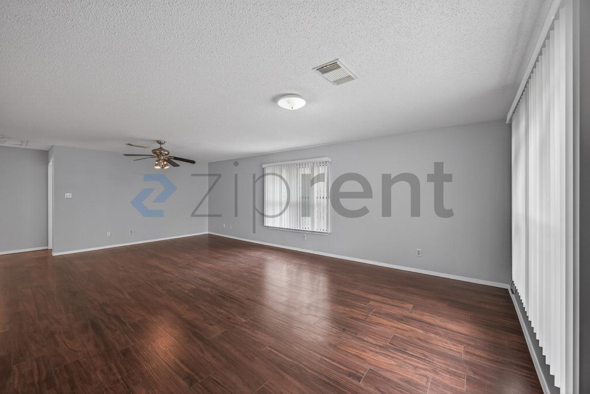 Building Photo - Unit