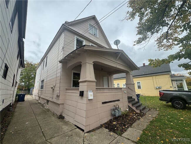 Primary Photo - 108 Schutrum St