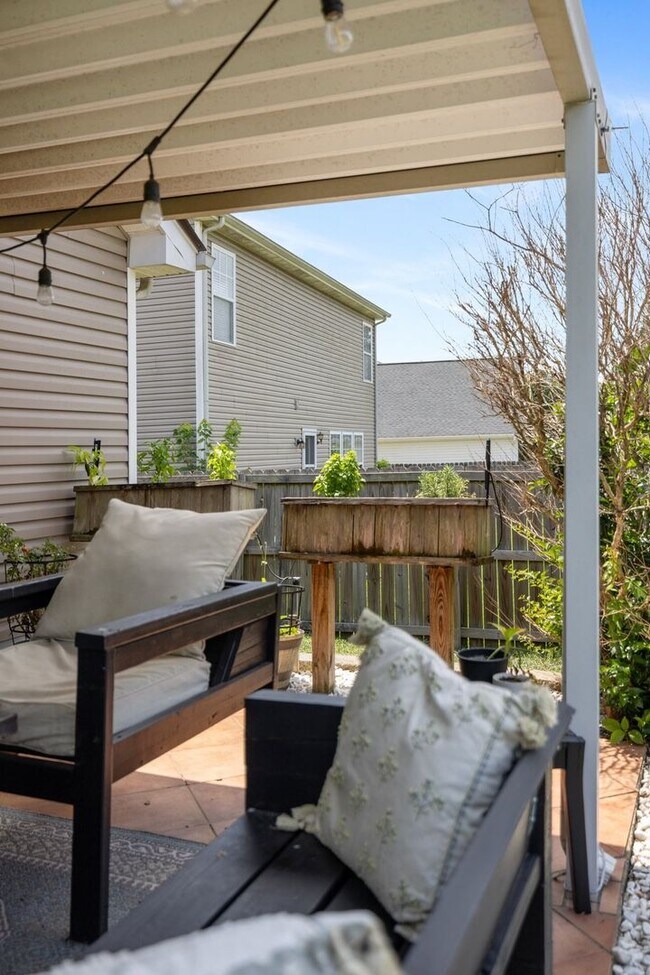 Building Photo - Single Family Home For Lease