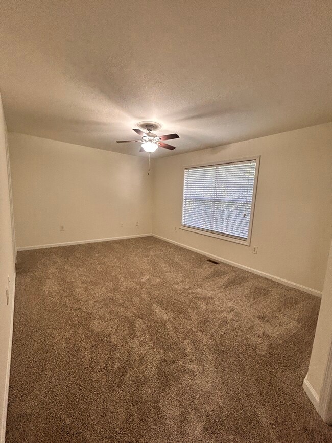 Building Photo - 1021 Fords Pointe Cir