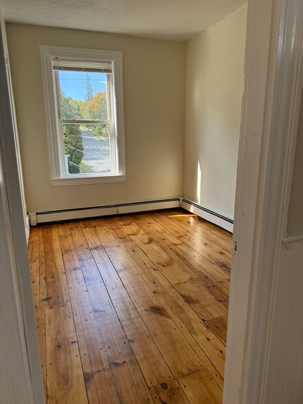 Building Photo - 46 Dunn St