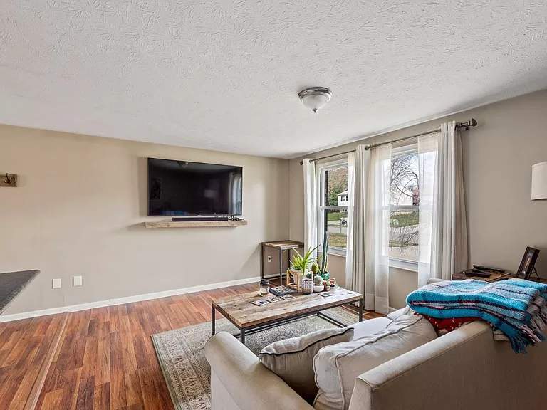 Building Photo - 1353 Firethorne Dr