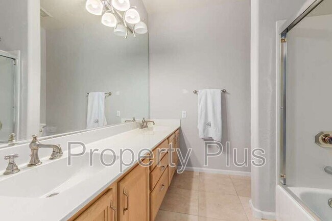 Building Photo - 12591 E Paradise Dr