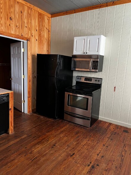 Building Photo - 1043 S Pine St