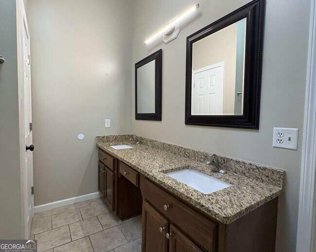 Building Photo - 108 Crestwood Ct
