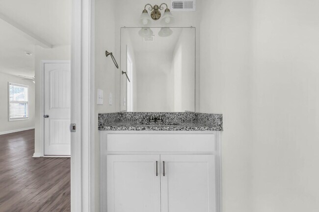 Building Photo - !!FIRST HALF-MONTH OF RENT FREE!! Beautiful 3-bed, 2.5-bath home with a bright, open floor plan.