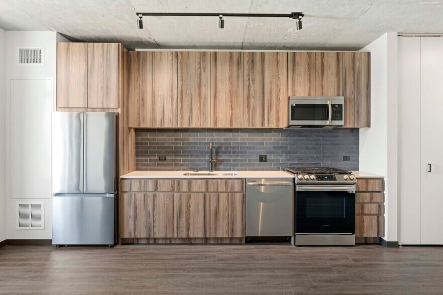 Building Photo - 154 N Ashland Ave