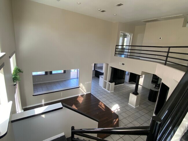 Building Photo - 2116 Rhonda Terrace