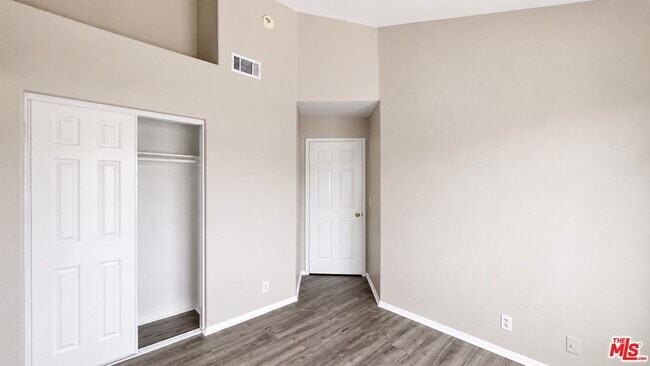 Building Photo - 14714 S Budlong Ave