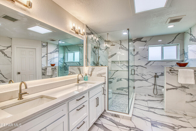 Building Photo - 6205 Brisa Del Mar Dr