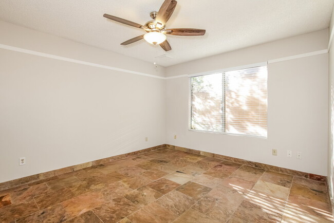 Building Photo - 3310 W Rose Garden Ln
