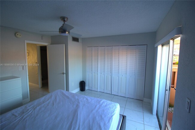 Building Photo - 7155 Miami Lakes Dr