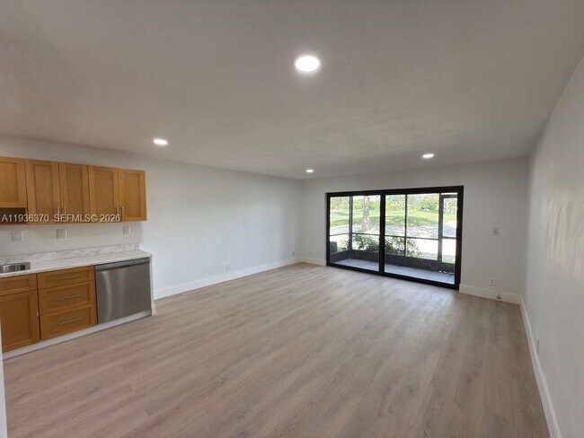 Building Photo - 9001 Jacaranda Ln